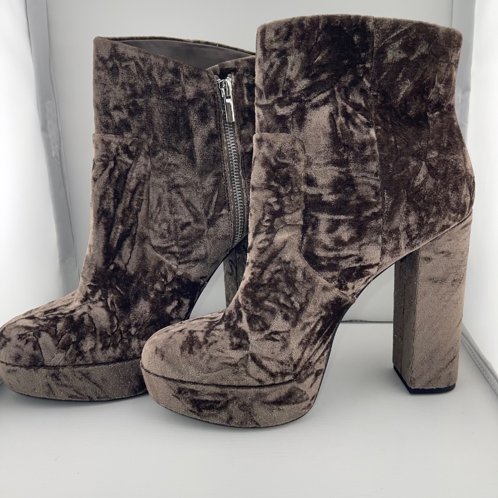New! GIANNI BINI Didier Velvet Platform Block Heel Booties Size 6 Brown No tag